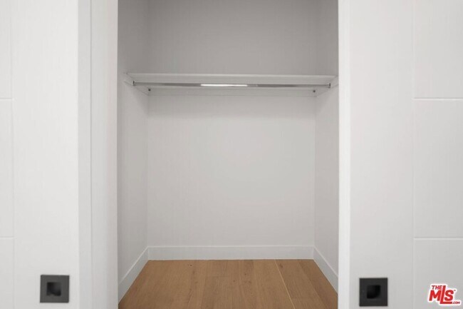 Building Photo - 735 N Gramercy Pl