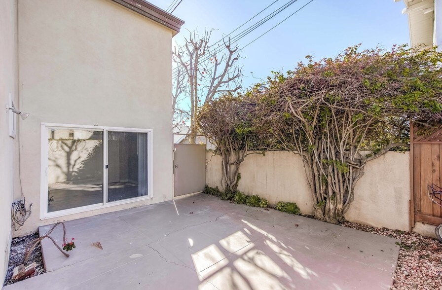 Building Photo - 4710 E Shaw St