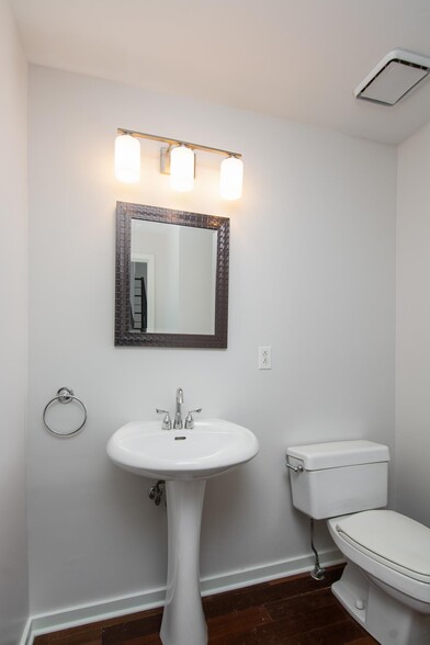 Building Photo - 727 Harpeth Trace Dr