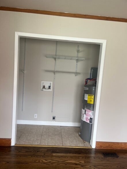 Washer/dryer hook up off master bedroom - 1402 N Tennessee Blvd