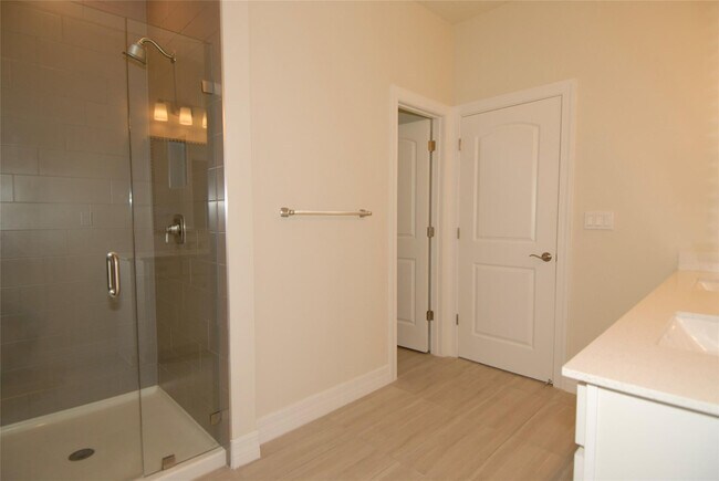 Building Photo - 4628 Pinehurst Trl E