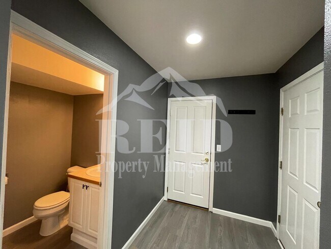 Building Photo - 9595 Long Point Ln NW