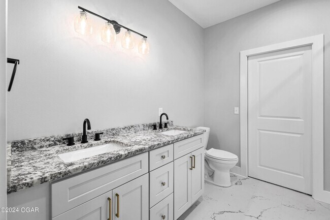 Building Photo - 2836 E 15th St