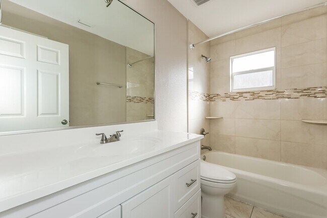 Building Photo - 7742 Ashford Dr