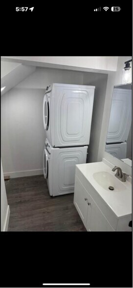 Building Photo - 15522 S Democracy Dr