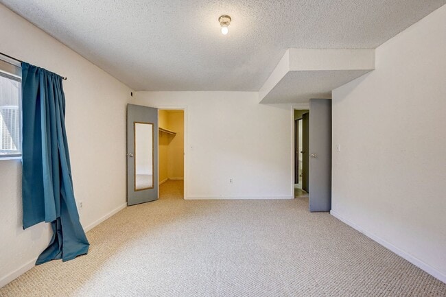 Building Photo - $2,350 - 2 Bed, 2 Bath Townhome in Lakewoo...