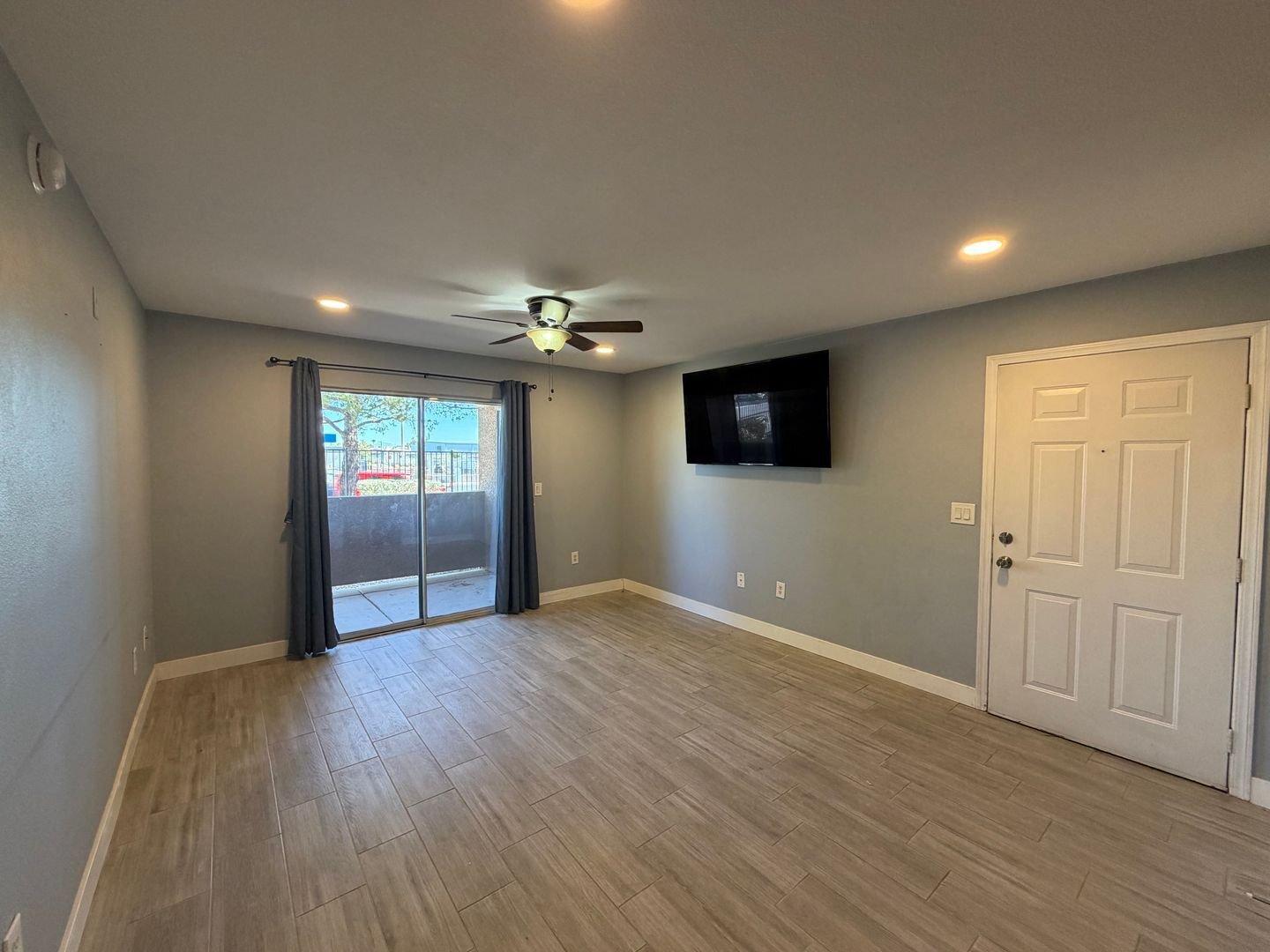 Building Photo - 555 E Silverado Ranch Blvd