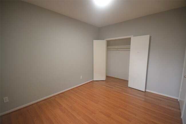 Building Photo - 1622 Regal Blue Ct