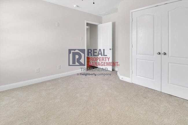 Building Photo - Beautiful 4 Bedroom/2 Bath Open Concept Home
