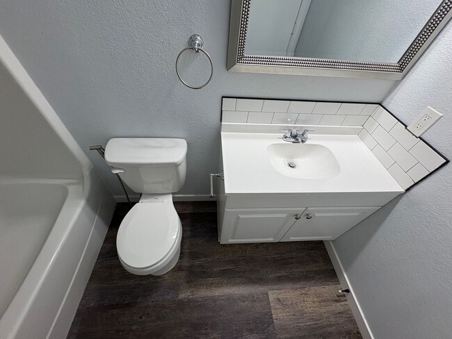 Building Photo - 3 Bed 2.5 Bath Home with 2 Car Detached Ga...