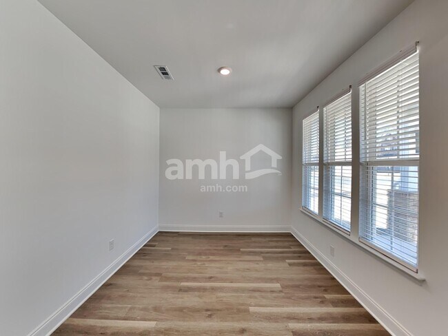 Building Photo - 201 Marin Dr