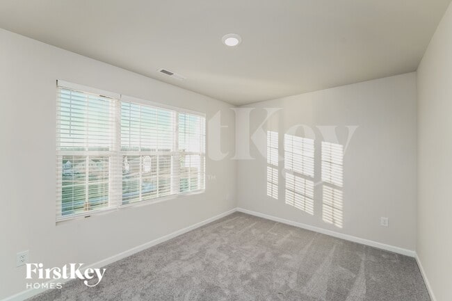 Building Photo - 388 Hollingswood Dr