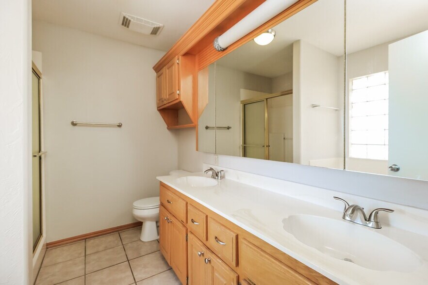 Building Photo - 600 NE 20th St