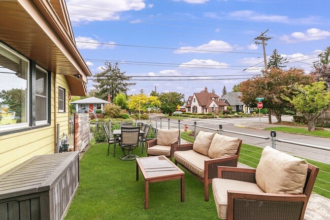 Building Photo - Classic Portland Bungalow
