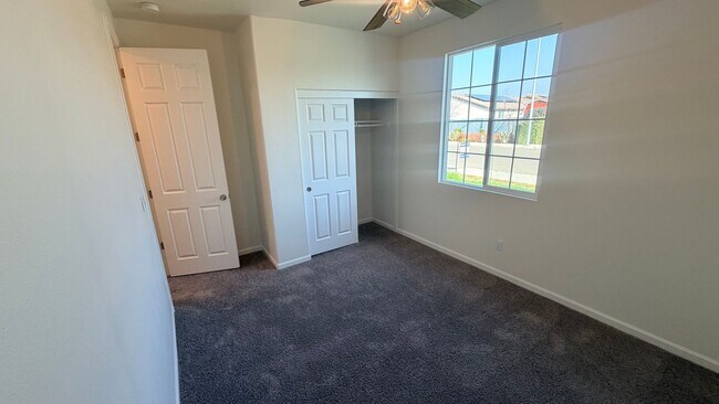 Building Photo - Luxurious upgraded 5BR 2 bath new home - premium lot.