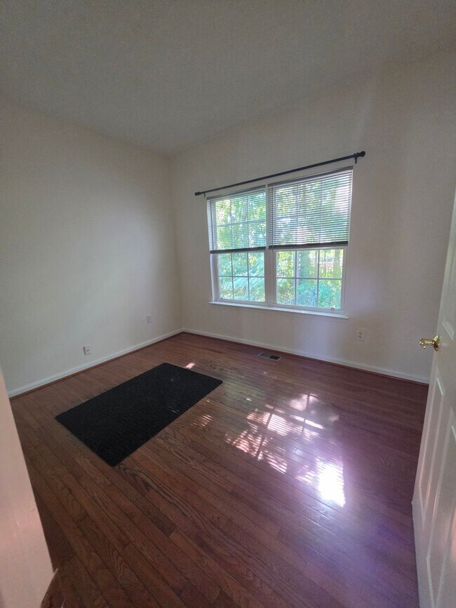 Building Photo - 558 Windsong Dr