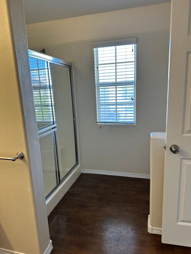 Building Photo - Beautiful 2bdm 2.5bth Home in South West Las Vegas!