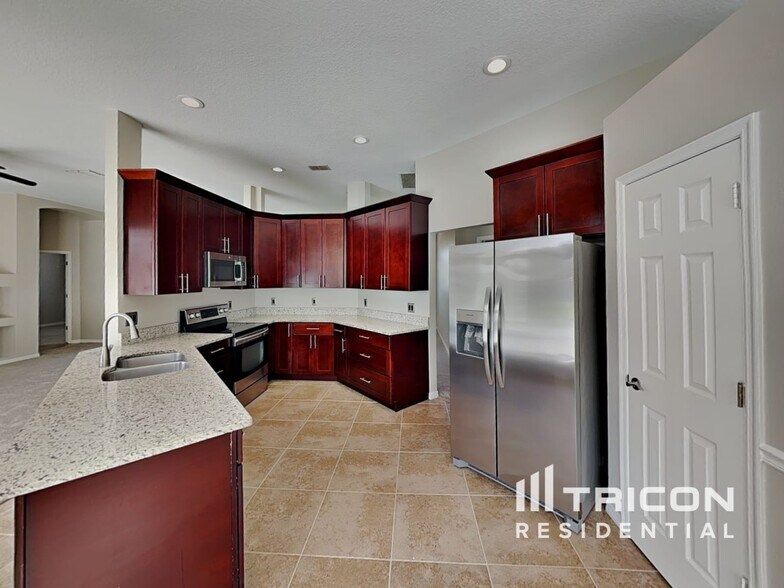 Building Photo - 933 Palm Cove Dr