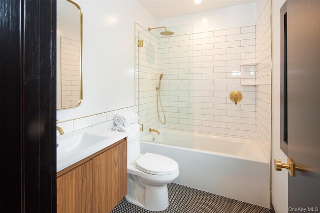 Building Photo - 5 Tepee St