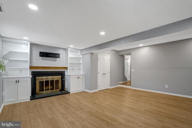 Building Photo - 6063 Hydrangea Dr