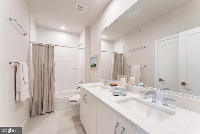 Building Photo - 22405 Claude Moore Dr