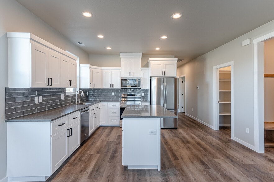 Building Photo - 4075 Quinn Dr NE