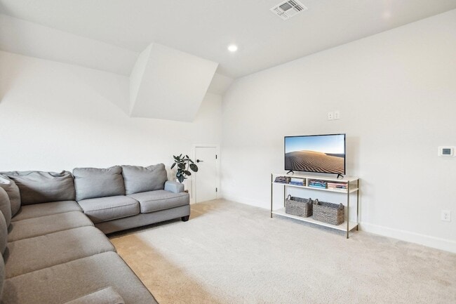 Building Photo - 12803 Bloomington Dr