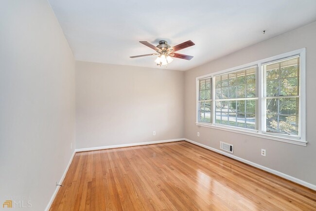 Building Photo - 3730 Marlborough Dr