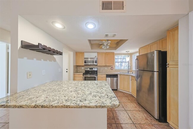 Building Photo - 611 Lively Dr
