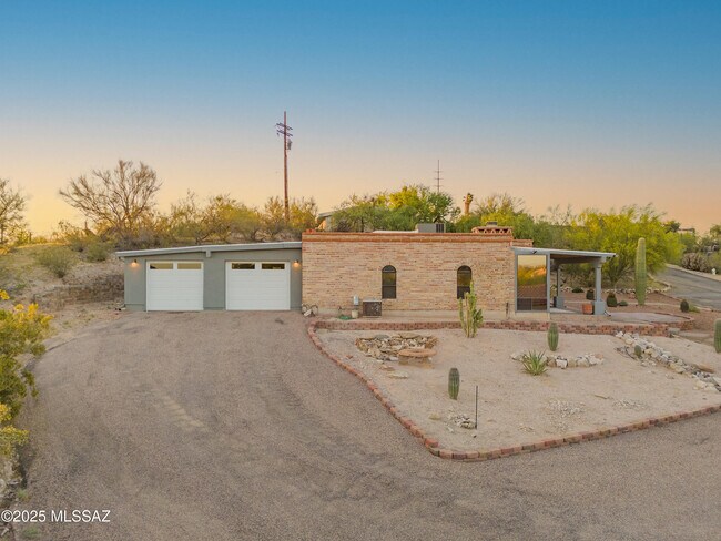 Building Photo - 1101 W Roller Coaster Rd