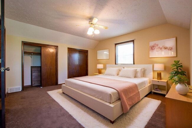 Building Photo - 15873-15875 US Highway 75