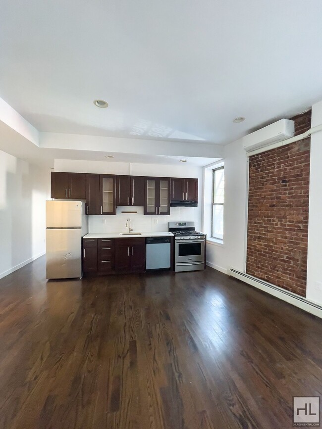 Building Photo - Fort Greene / Amazing and Spacious 3-Bed 2...