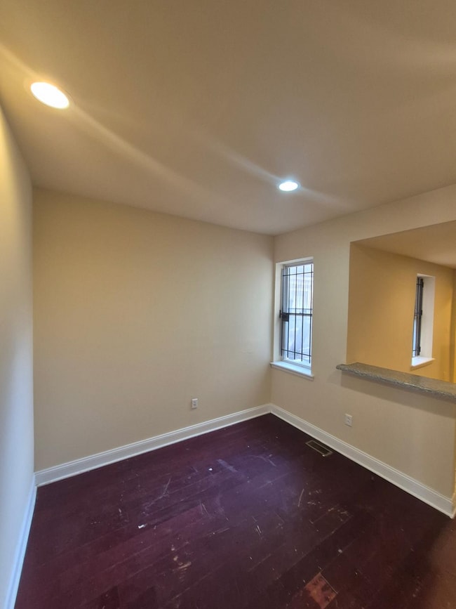 Building Photo - 4 Bed/1.5 Bath Steps from Temple University