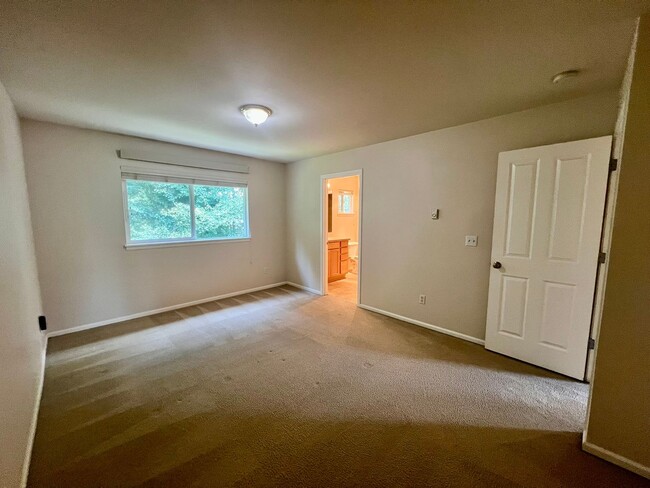 Building Photo - 2-Story Townhouse