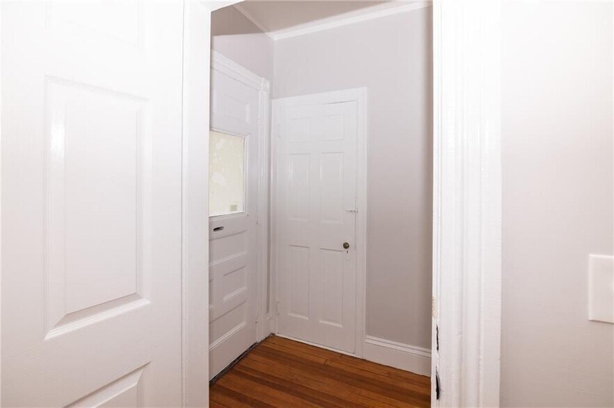 Building Photo - 376 Hope St