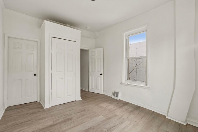 Building Photo - 227 N Simpson St