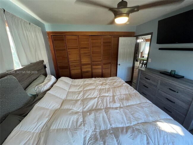 Building Photo - 8801 SW 42nd St