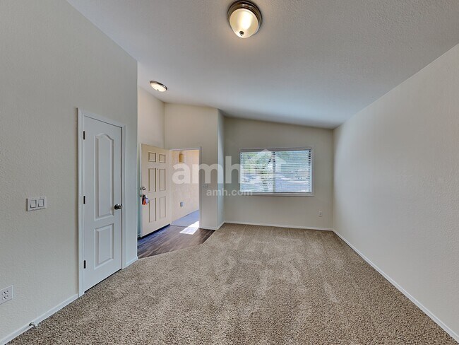 Building Photo - 7856 S Splinter Way