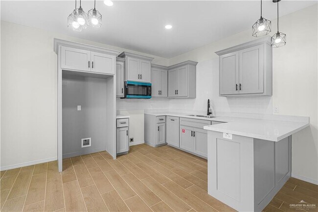 Building Photo - 12 Hidden Hls St