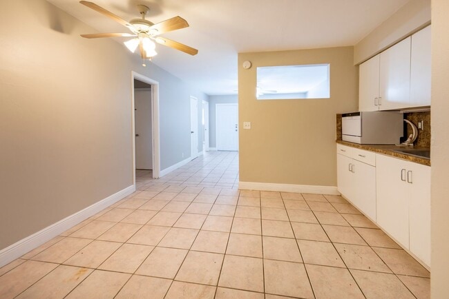 Building Photo - 1108 NW 5th Ave