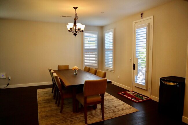Building Photo - 3281 Crocker Dr