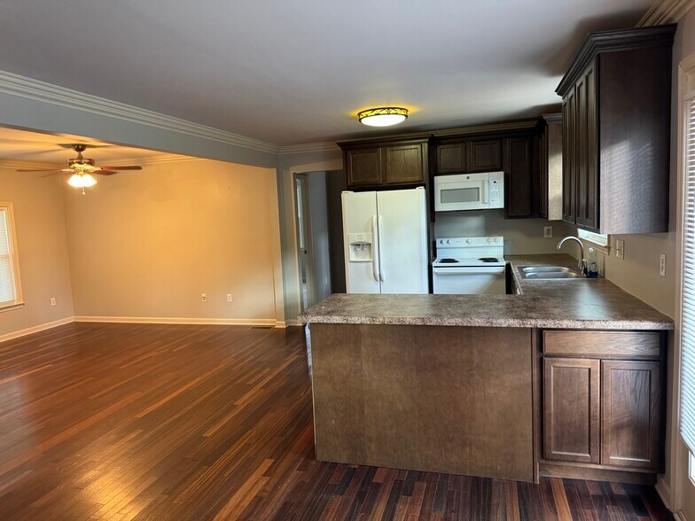 Building Photo - 641 Harpeth Bend Dr