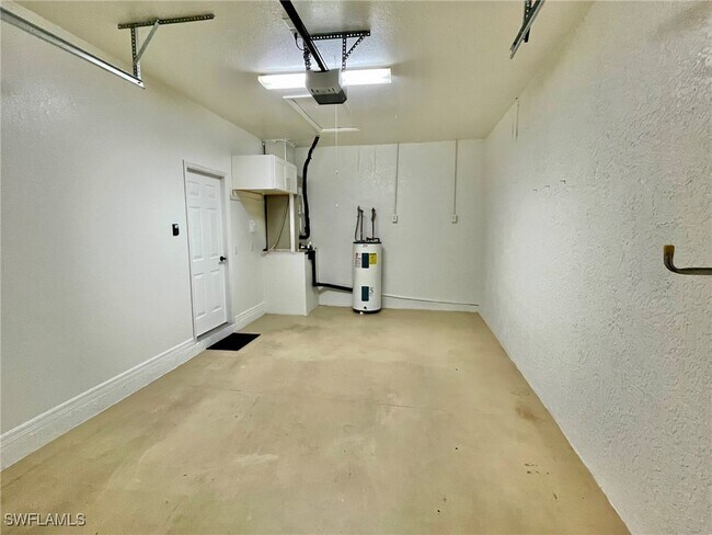 Building Photo - 6171 Lancewood Way