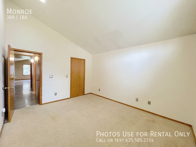 Building Photo - Monroe-