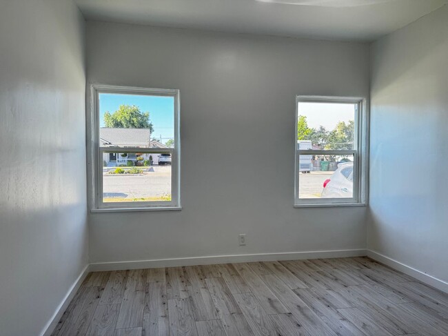 Building Photo - 123 Linda Vista Dr