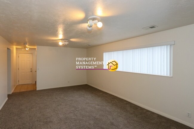 Building Photo - 4 Bedroom Cottonwood Heights Home