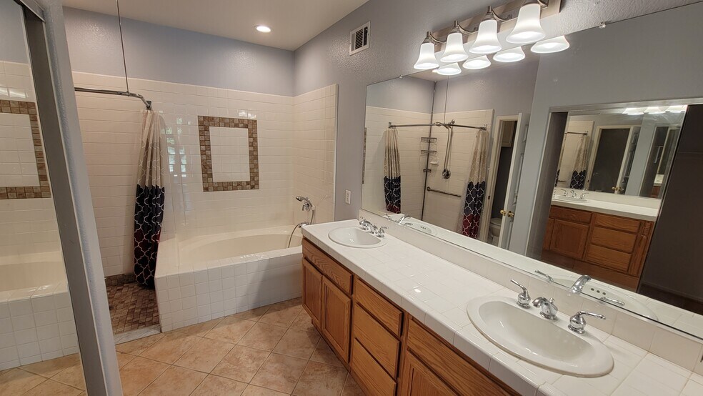 Building Photo - 1750 Nolina Ct