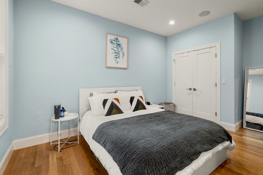 Building Photo - 275 Old Colony Ave