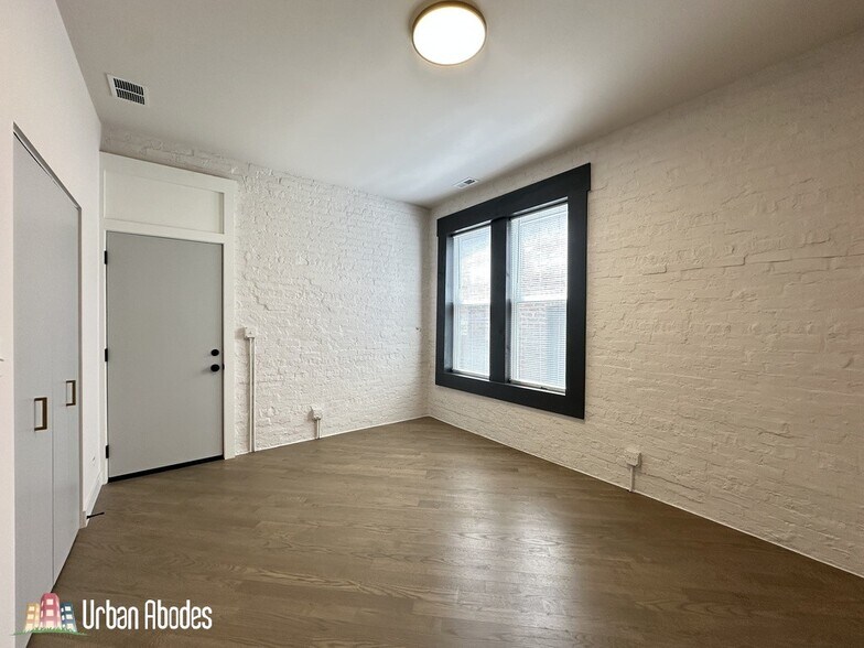Building Photo - 841 N Mozart St