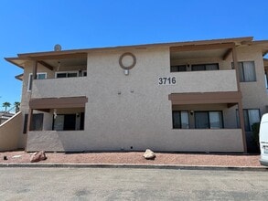 Building Photo - Downstairs Corner 2-Bedroom Condo in Central Las Vegas Location!